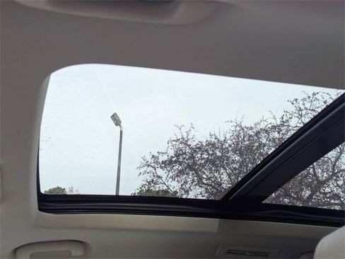 Used 2025 Cadillac XT6 Premium Luxury image 14