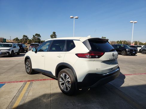 Used 2023 Nissan Rogue SV image 5