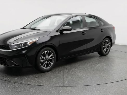 Used 2024 Kia Forte LXS w/ LXS Technology Package image 3