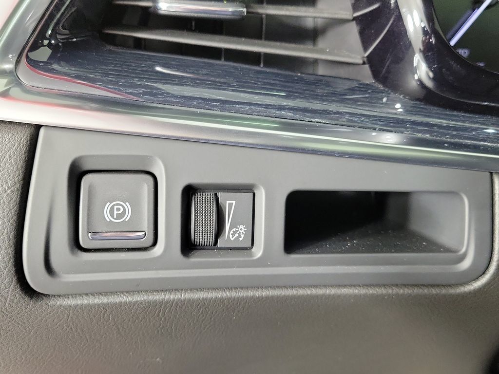 Certified 2024 Cadillac XT5 Premium Luxury w/ LPO, Floor Liner Package FWD image 32