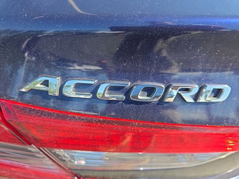 Used 2018 Honda Accord LX image 10