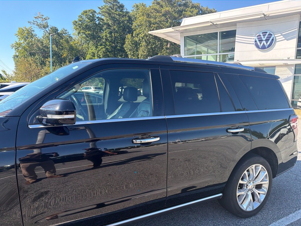 Used 2018 Ford Expedition Limited w/ Equipment Group 302A AWD/4WD image 2