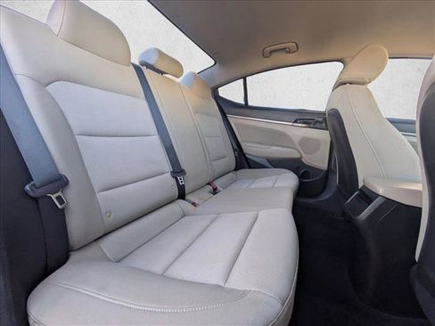 Used 2018 Hyundai Elantra SEL image 19