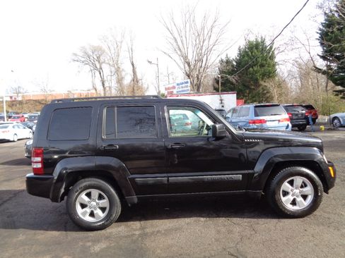 Used 2010 Jeep Liberty Sport w/ Popular Equipment Group image 4