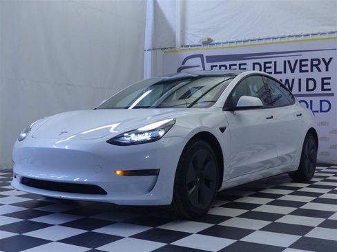 Used 2023 Tesla Model 3 Standard Range RWD image 3