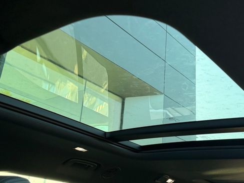 Used 2023 Land Rover Defender 130 X-Dynamic SE image 9