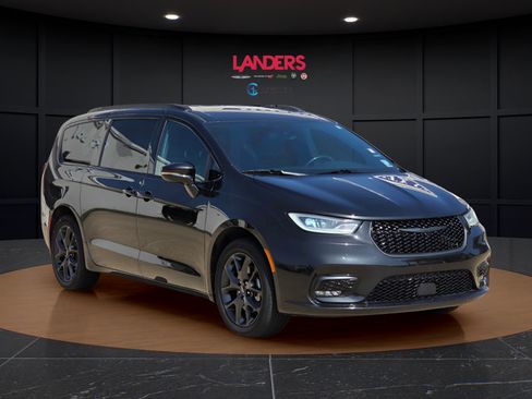 Used 2021 Chrysler Pacifica Touring w/ Cold Weather Group AWD/4WD image 5