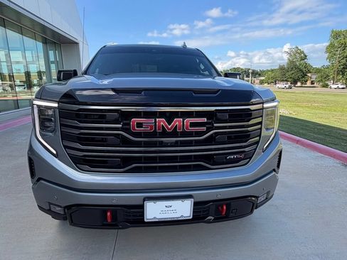 Used 2025 GMC Sierra 1500 AT4 w/ AT4 Premium Package AWD/4WD image 10
