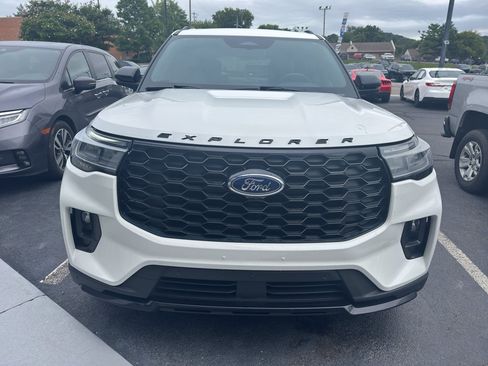 Used 2025 Ford Explorer ST AWD/4WD image 2
