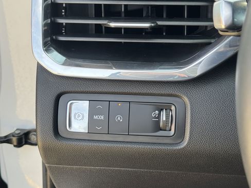 Used 2025 GMC Acadia Elevation image 25