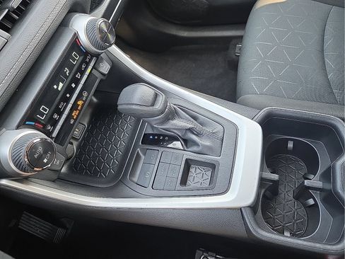 Used 2025 Toyota RAV4 XLE AWD/4WD image 25