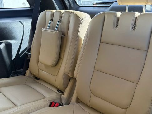 Used 2016 Ford Explorer XLT w/ Equipment Group 202A FWD image 11