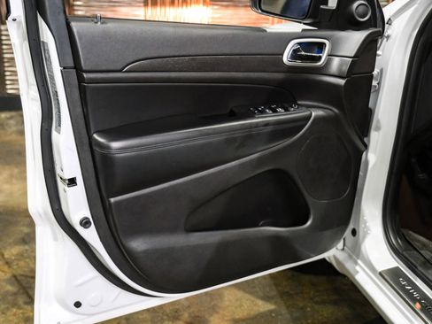 Used 2018 Jeep Grand Cherokee Altitude AWD/4WD image 40