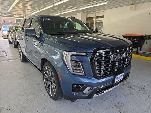 Certified 2025 GMC Yukon Denali Ultimate AWD/4WD image 7