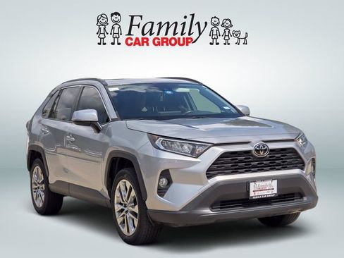 Used 2020 Toyota RAV4 XLE Premium FWD image 2