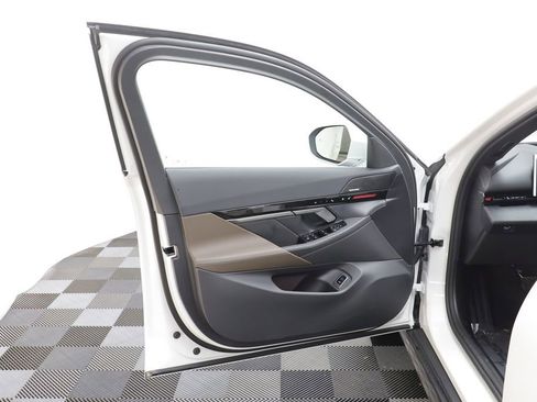 New 2026 BMW 530i xDrive w/ Premium Package AWD/4WD image 6