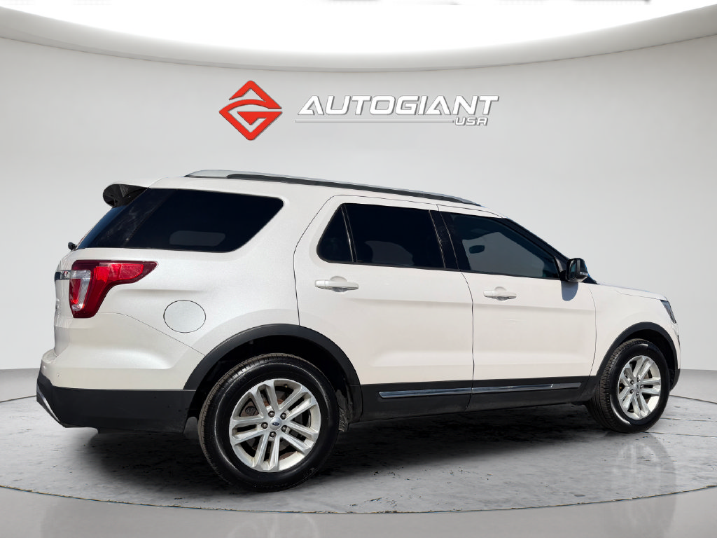 Used 2017 Ford Explorer XLT w/ Equipment Group 202A FWD image 8