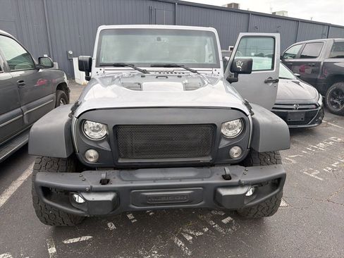 Used 2017 Jeep Wrangler Unlimited Rubicon AWD/4WD image 2