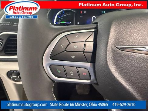 Used 2023 Chrysler Pacifica Limited FWD image 16