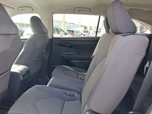 Used 2021 Toyota Highlander L FWD image 6