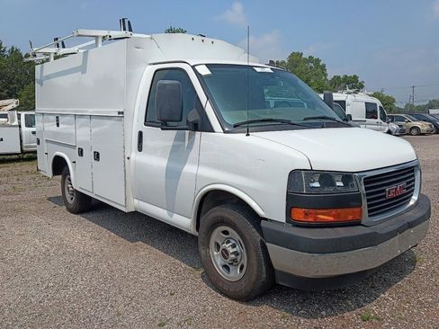 Used 2022 GMC Savana 3500 w/ Power Convenience Package RWD image 3