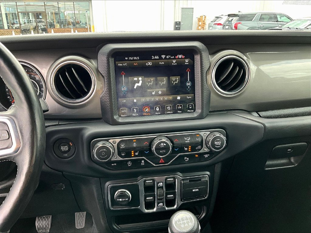 Used 2019 Jeep Wrangler Unlimited Sahara AWD/4WD image 17