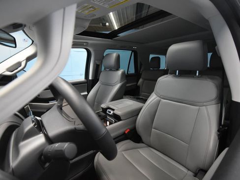 Used 2025 Ford Expedition Active image 26