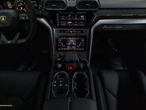 Used 2023 Lamborghini Urus Performante AWD/4WD image 28