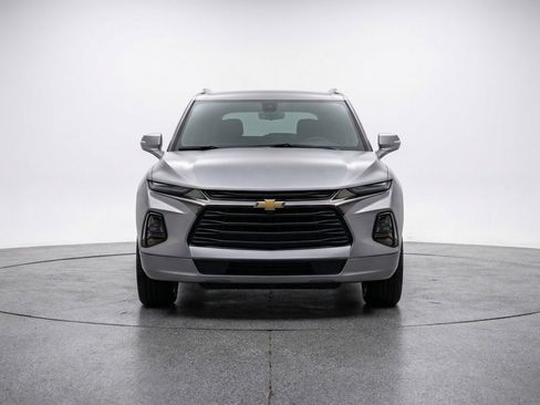 Used 2025 Chevrolet Blazer LT FWD image 2