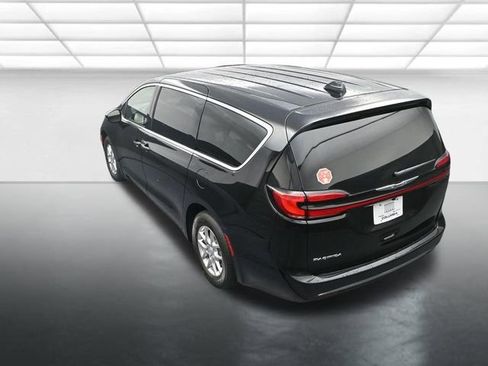 New 2026 Chrysler Pacifica Select image 14