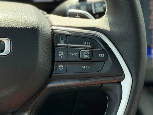 Used 2026 Jeep Grand Cherokee Limited AWD/4WD image 12