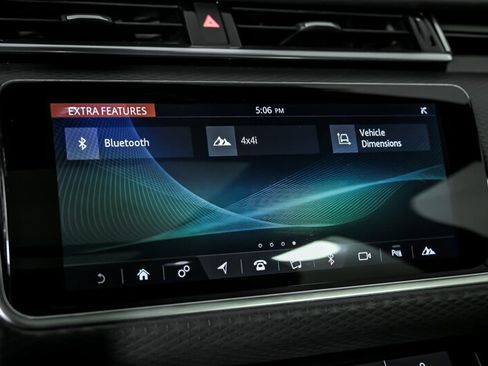 Used 2020 Land Rover Range Rover Velar R-Dynamic S AWD/4WD image 32