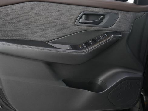 Used 2021 Nissan Rogue S FWD image 18