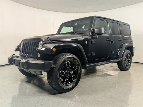 Used 2018 Jeep Wrangler Unlimited Sahara image 3