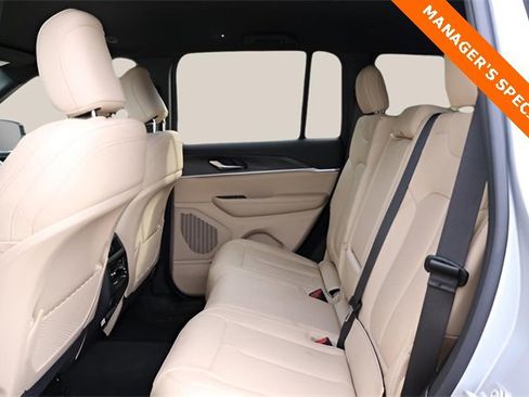 New 2025 Jeep Grand Cherokee Limited image 11