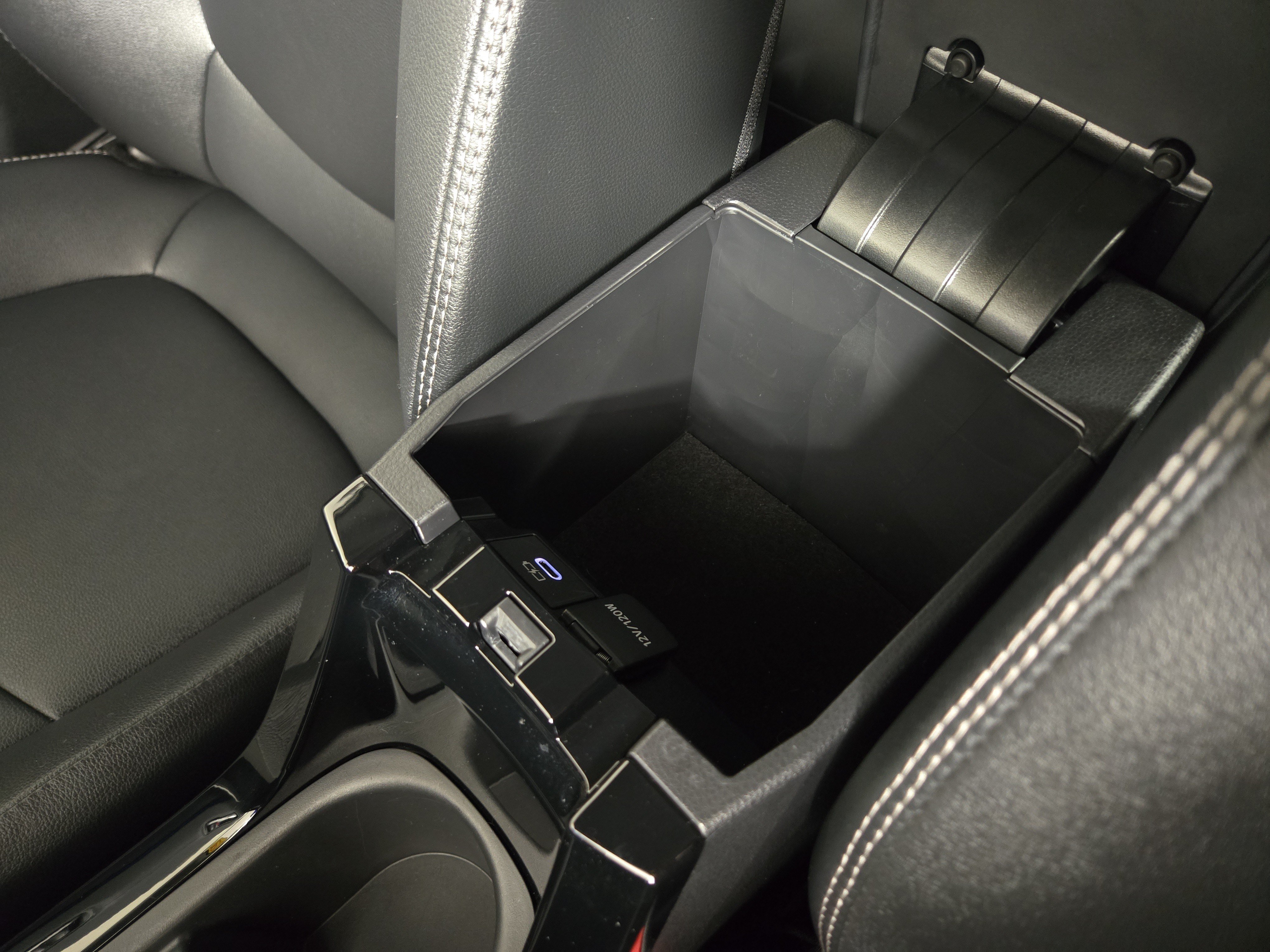 Used 2025 Toyota Corolla Cross XLE FWD image 28