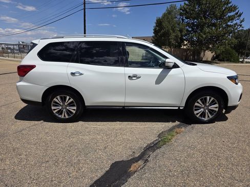 Used 2020 Nissan Pathfinder SV AWD/4WD image 9