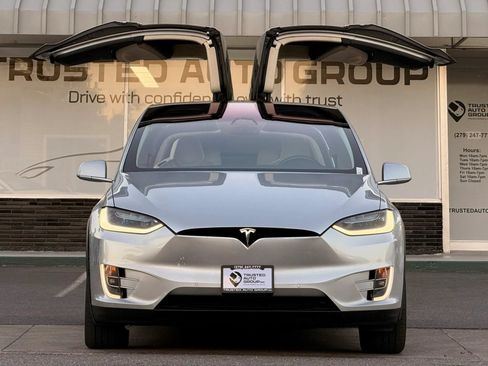 Used 2018 Tesla Model X 100D AWD/4WD image 3
