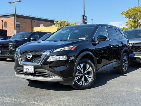 Used 2023 Nissan Rogue SV FWD image 2