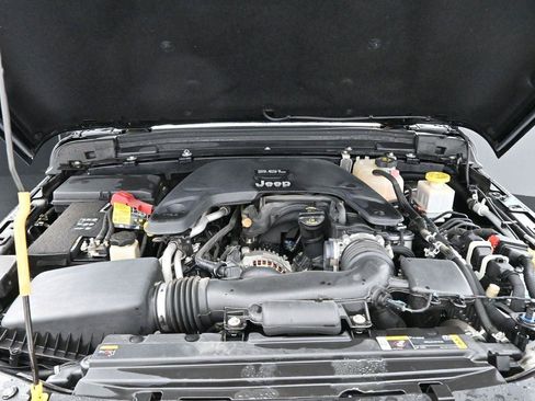 Used 2021 Jeep Gladiator Sport AWD/4WD image 32