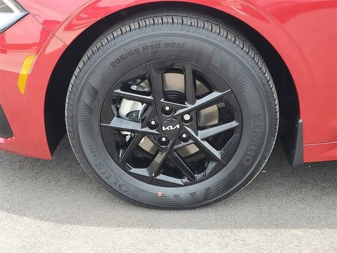 New 2025 Kia K5 LXS image 28