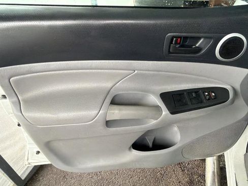 Used 2015 Toyota Tacoma PreRunner w/ SR5 Package image 10