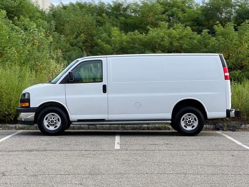 Used 2019 GMC Savana 2500 w/ Driver Convenience Package image 5