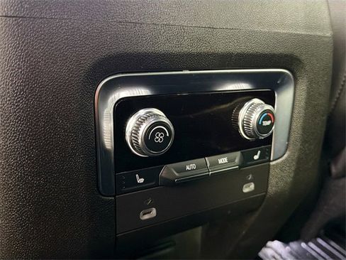 Used 2021 GMC Yukon SLT image 23