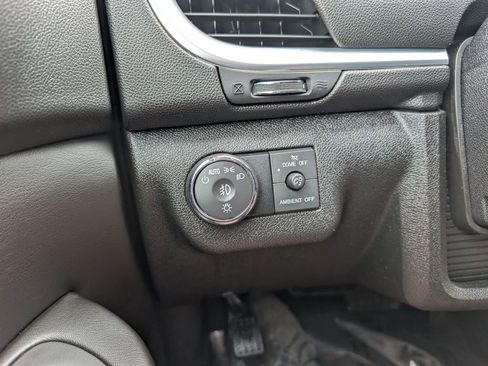 Used 2015 Chevrolet Traverse LT w/ Style and Technology Package image 35