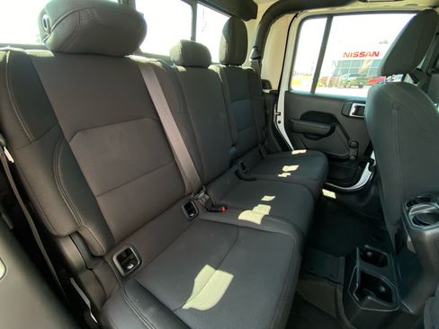 Used 2023 Jeep Gladiator Sport AWD/4WD image 10