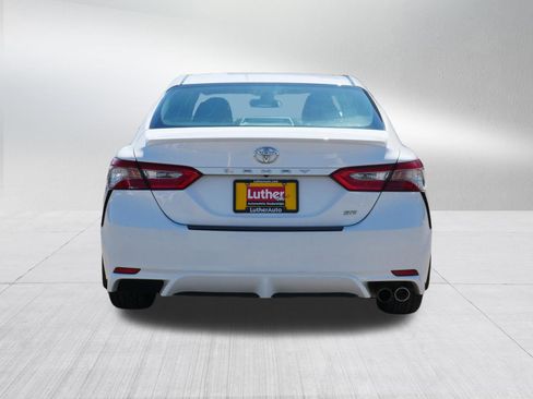 Used 2018 Toyota Camry SE image 6