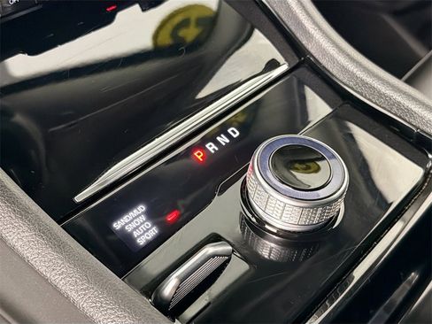 Used 2023 Jeep Grand Cherokee Limited image 16