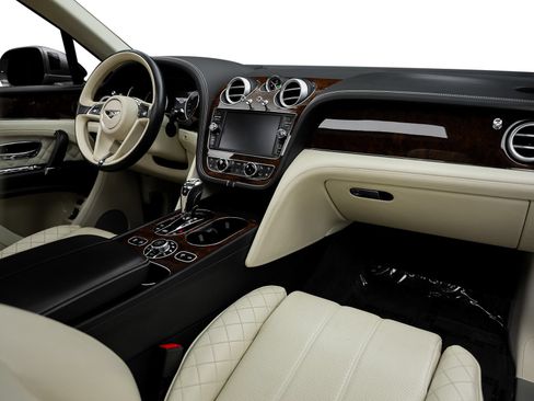 Used 2018 Bentley Bentayga AWD/4WD image 53