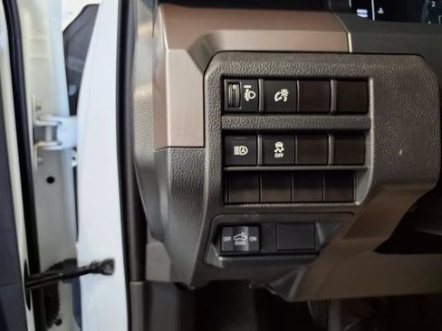 Used 2024 Toyota Tacoma SR5 AWD/4WD image 17